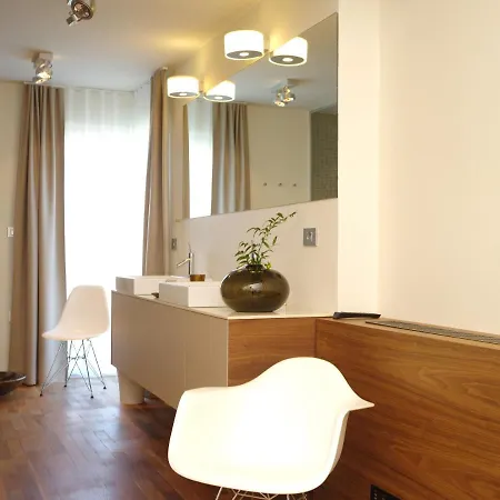 Sun House, Boutique