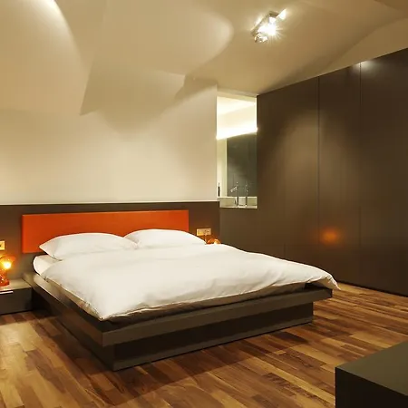 Sun House, Boutique Banovci
